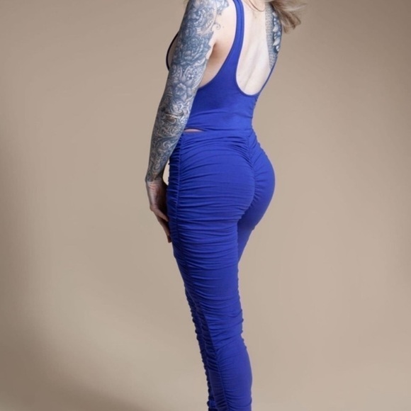 Legging set. Two piece ruched legging set. Blue. Small - Picture 3 of 4